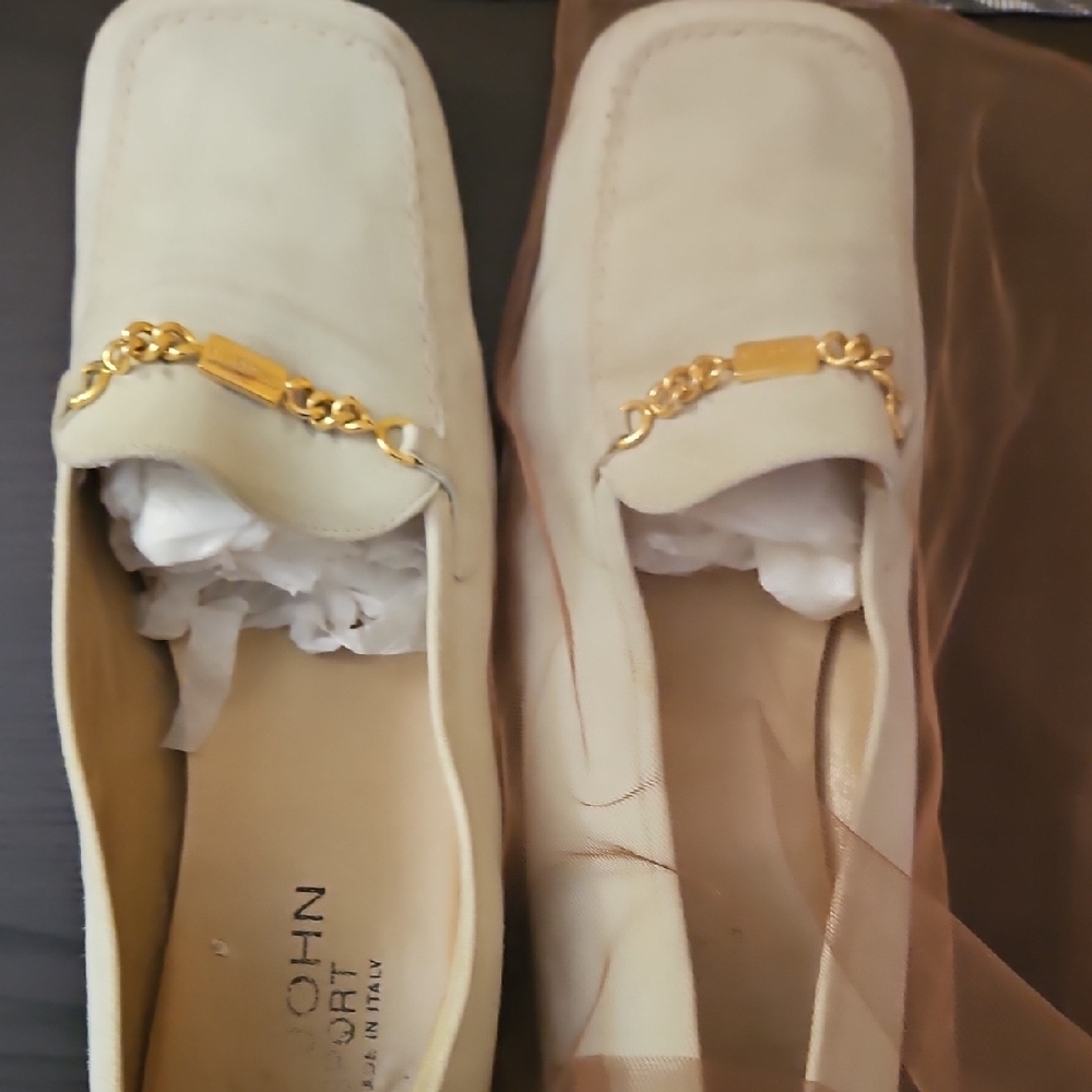 St. John Collection Cream Loafers with Gold Chain